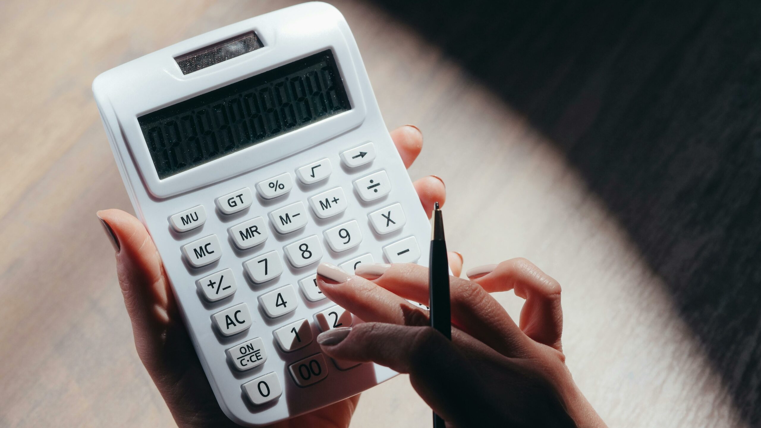 Calculatrice utilisée pour calculer son taux d'endettement maximum avant un crédit immobilier