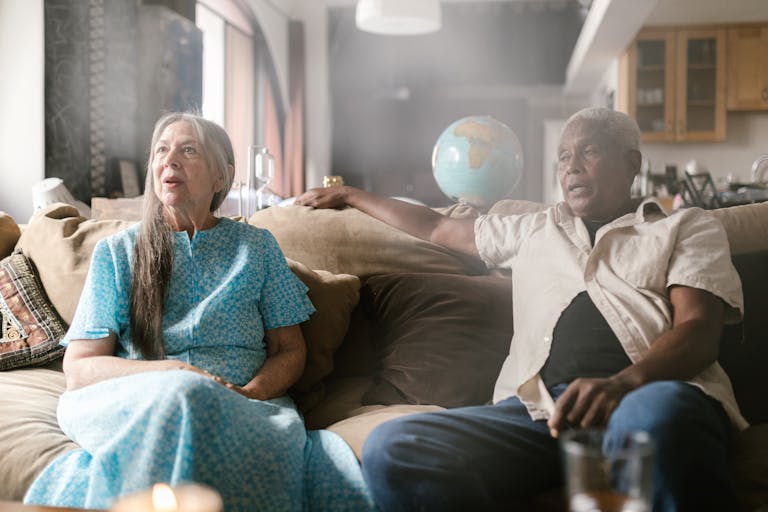 Couple de seniors à domicile — assurance dépendance 2026